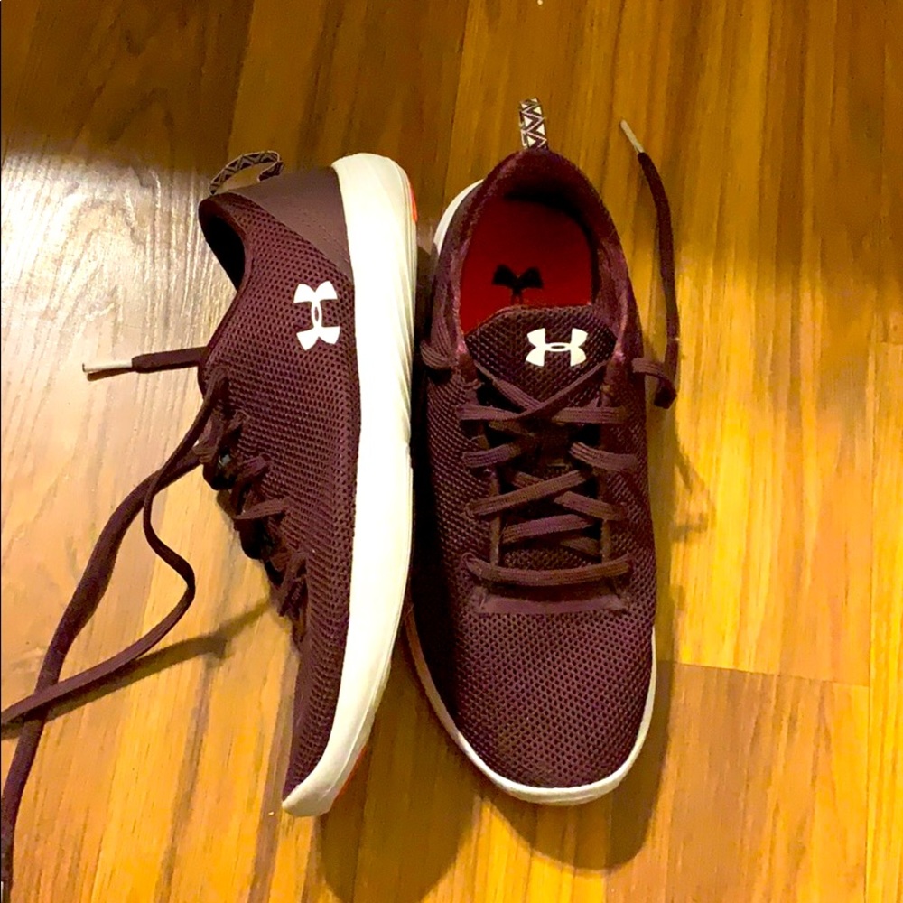 Under Armour maroon tennis shoes
